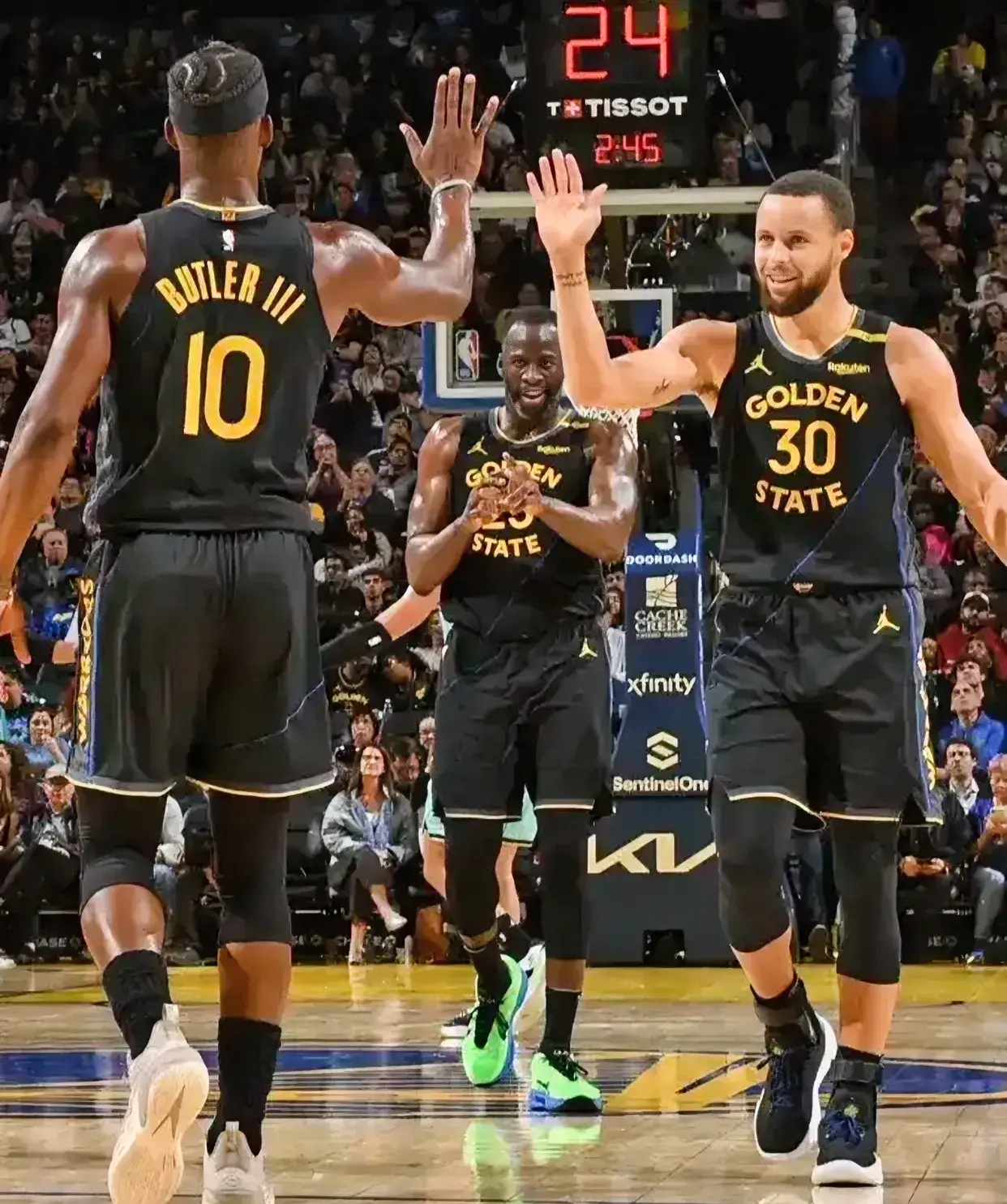 勇士为战胜开拓者,全队拼尽全力 勇士为战胜开拓者,全队拼尽全力