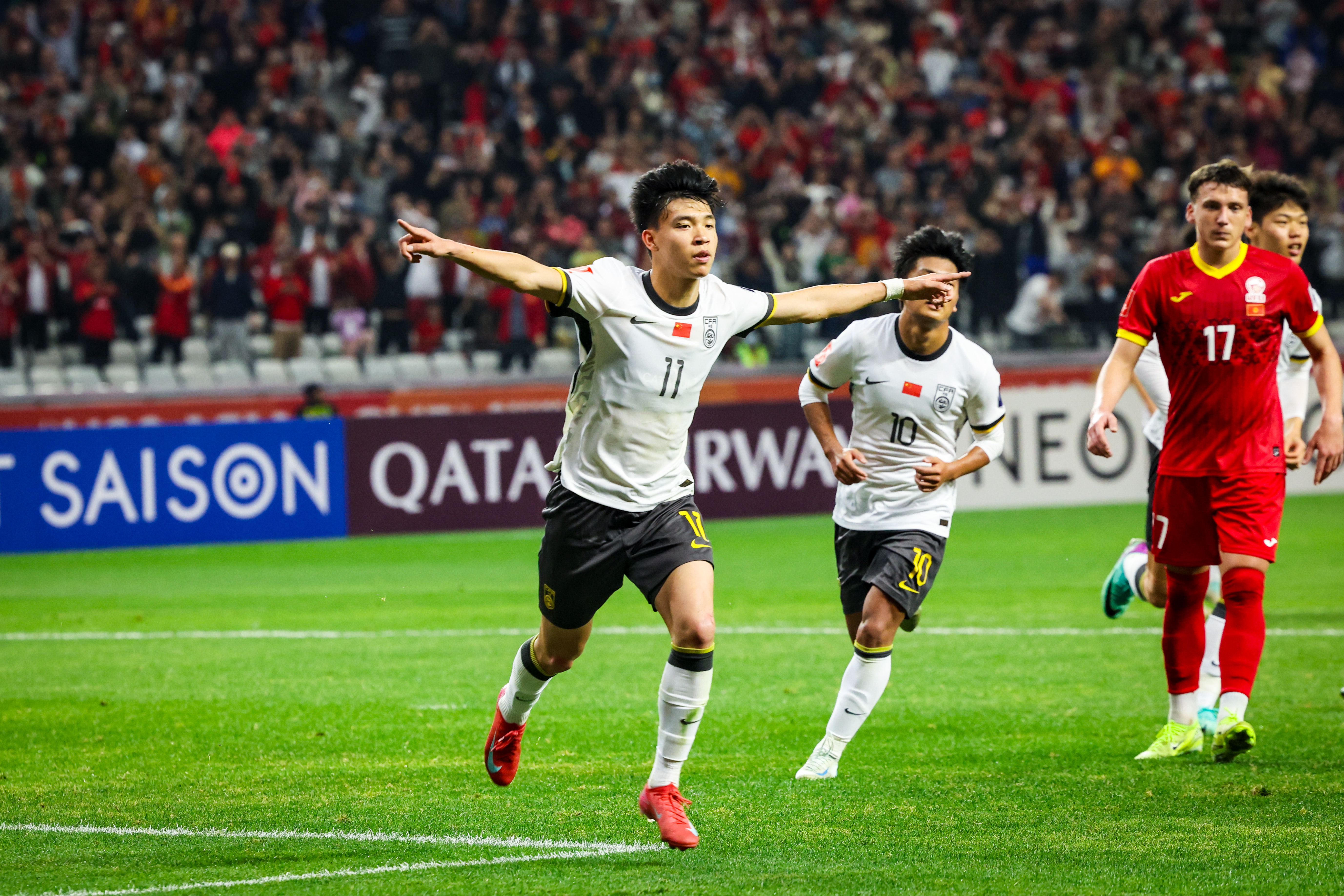 爱游戏app-弱肉强食！足球亚洲杯赛场上精彩纷呈的简单介绍