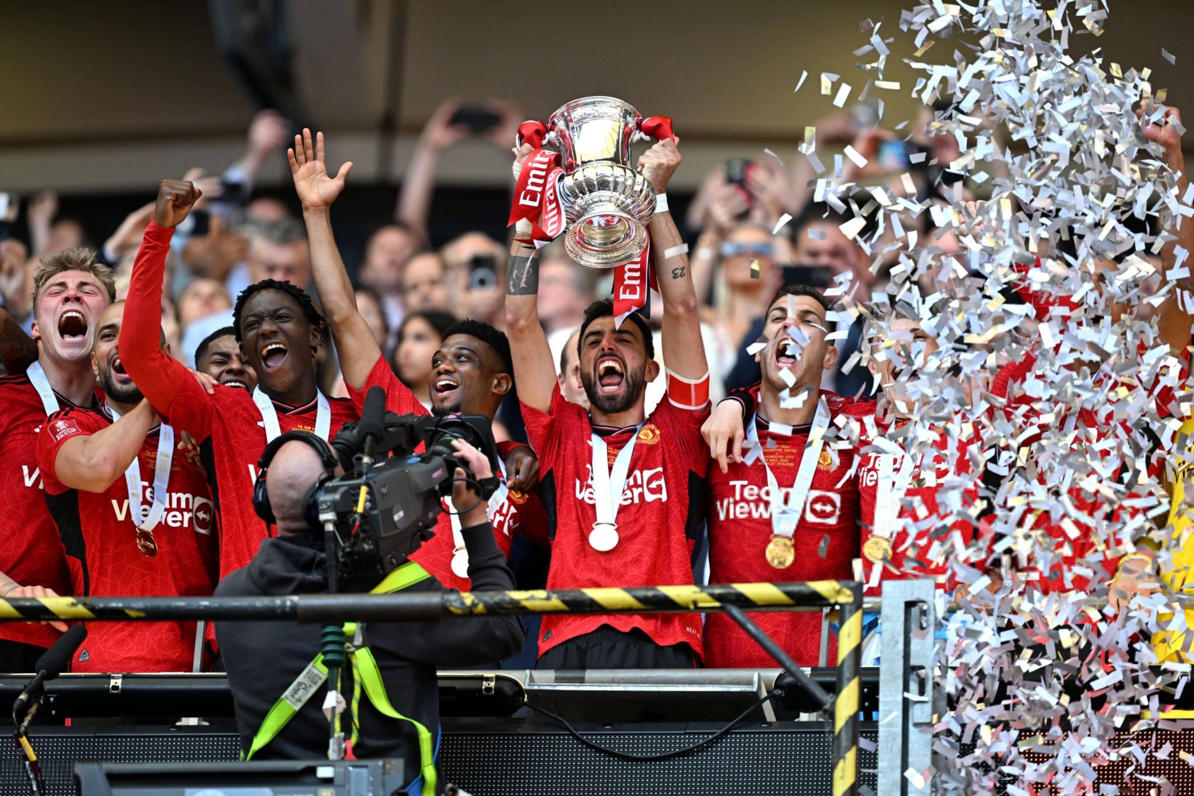 爱游戏中国官网-曼联新援表现抢眼，球队雄心壮志的简单介绍